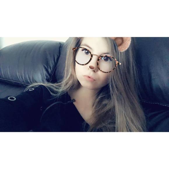 Meet your Posher, Noemie - Picture 1 of 1